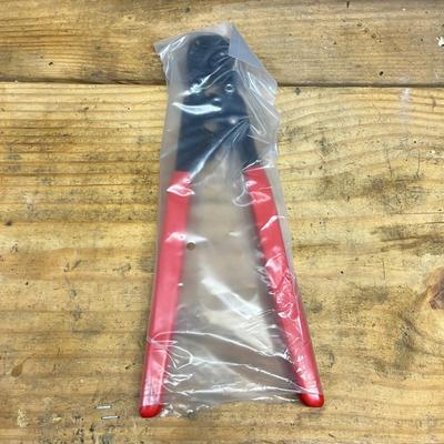 8” Gear Puller & More Tools (B3-MG)