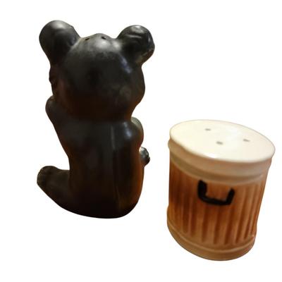 Vtg Artmark bear holding trash can salt and pepper shakers
