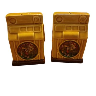 Vtg Las Vagas Slot machine salt and pepper shakers