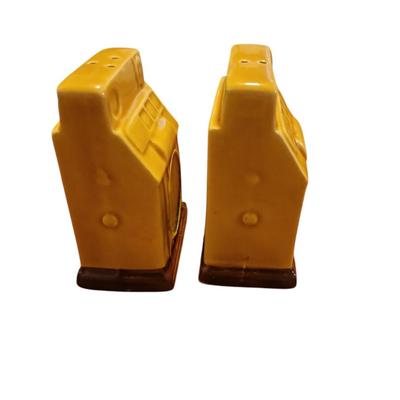 Vtg Las Vagas Slot machine salt and pepper shakers