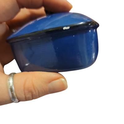 Big blue kitchen pan salt and pepper shakers