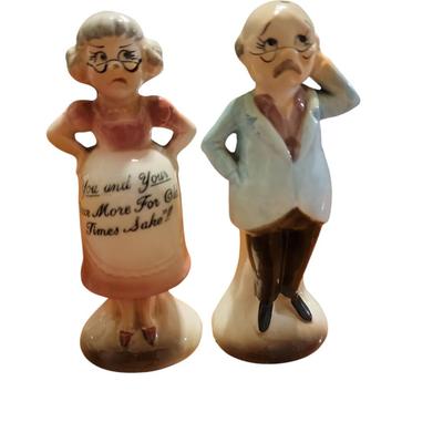 Vtg Expecting elderly couple salt and pepper shakers