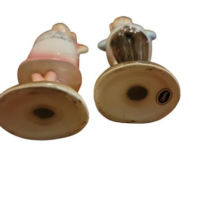 Vtg Expecting elderly couple salt and pepper shakers