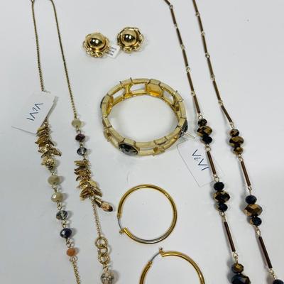 Costume Jewelry - NEW w/tag - 2 necklaces, 1 bracelet, 2 pairs of earrings