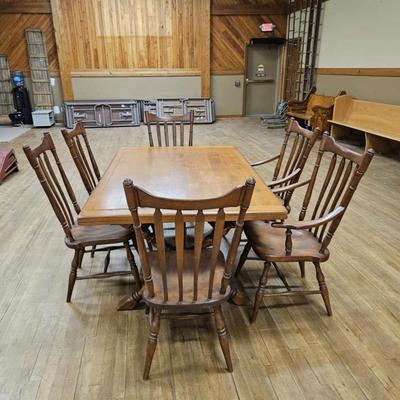 Vintage Cushman Colonial Creations Solid Maple Sawbuck Table w/ Trestle & Chairs