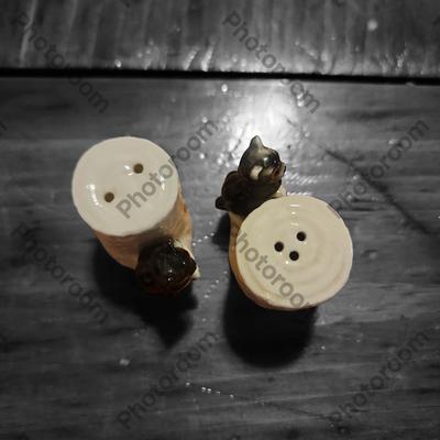 Vtg mini Bone China tree stumps with bears