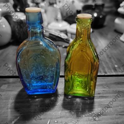 Vtg glass mini bottle salt and pepper shakers