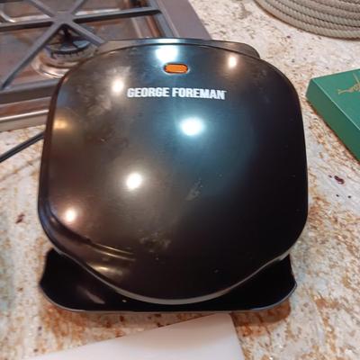 MAXAM STEEL KNIVES, WEE FRY SKILLET, GEORGE FOREMAN GRILL AND CUTTING BOARD