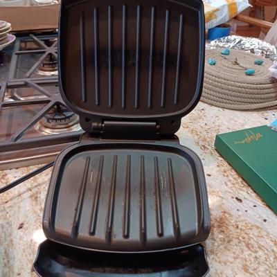 MAXAM STEEL KNIVES, WEE FRY SKILLET, GEORGE FOREMAN GRILL AND CUTTING BOARD