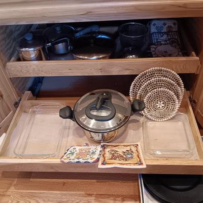 NEW COOK'S ESSENTIALS SLOW COOKER, GLASS BAKING DISHES AND HOT PLATES