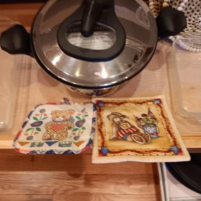 NEW COOK'S ESSENTIALS SLOW COOKER, GLASS BAKING DISHES AND HOT PLATES
