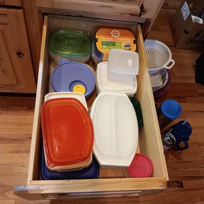 A VARIETY OF FOOD STORAGE CONTAINERS
