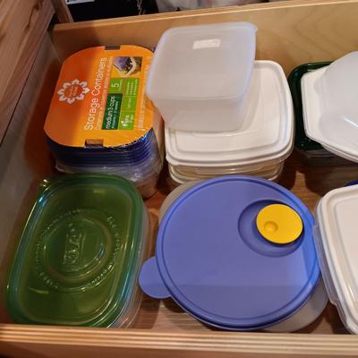 A VARIETY OF FOOD STORAGE CONTAINERS