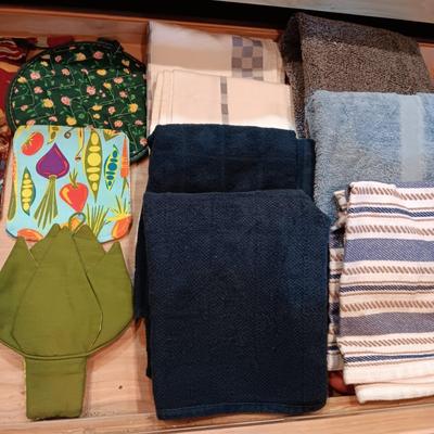 DISH TOWELS AND HOTPADS