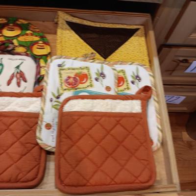 HOTPADS AND DISH TOWELS