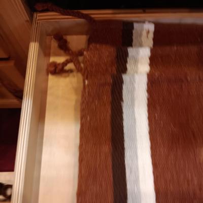 4 PLACEMATS AND 4 - 8 LINEN NAPKINS