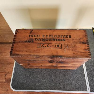 National Powder Co. High Explosives Wooden Crate Box Dovetail