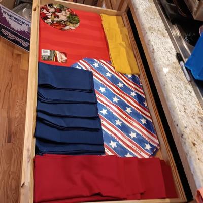 PLACEMATS AND LINEN NAPKINS
