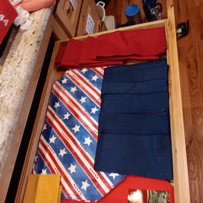 PLACEMATS AND LINEN NAPKINS