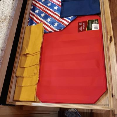 PLACEMATS AND LINEN NAPKINS