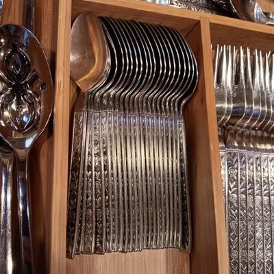 8 - 10 PLACE SETTING OF FLATWARE, SERVING UTENSILS, STEAK KNIVES AND BAMBOO DRAWER ORGANIZER