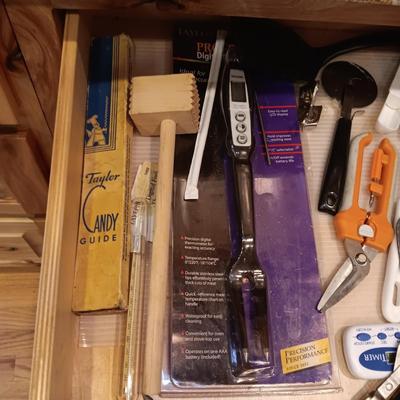 NEW PRO DIGITAL THERMOMETER AND KITCHEN UTENSILS