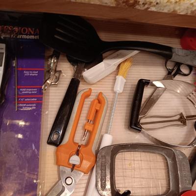 NEW PRO DIGITAL THERMOMETER AND KITCHEN UTENSILS