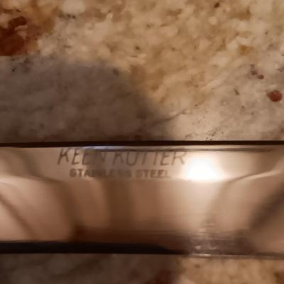 NEW 3 PC CHICAGO CUTLERY, 3 PLASTIC BOWLS, STEAK KNIVES AND SHAKERS