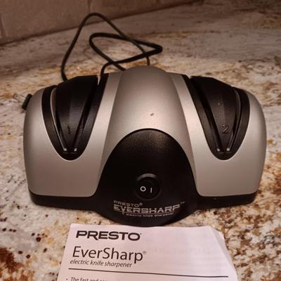 PRESTO ELECTRIC KNIFE SHARPENER WITH A VARIETY OF CUTLERY
