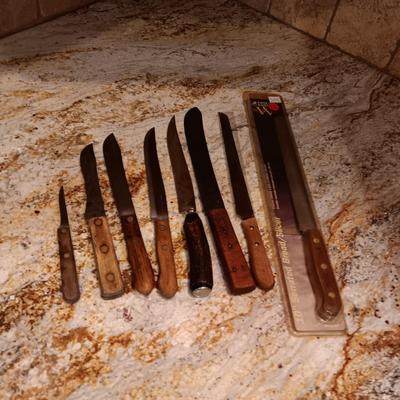 VARIETY OF WOODEN HANDLED KNIVES