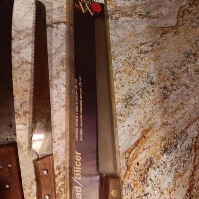 VARIETY OF WOODEN HANDLED KNIVES