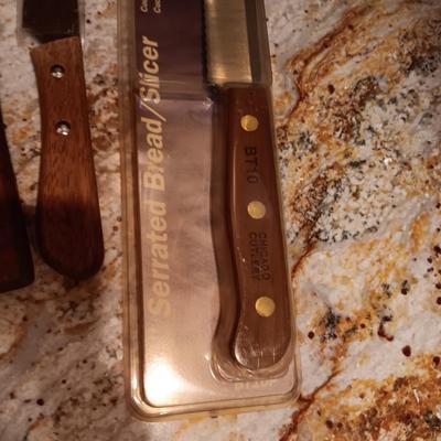 VARIETY OF WOODEN HANDLED KNIVES