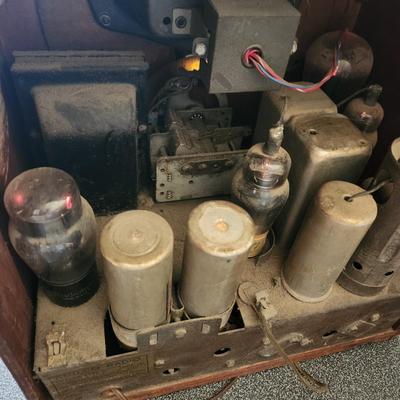 Vintage Philco Tombstone Radio Tabletop Superheterodyne Type 60 Powers up