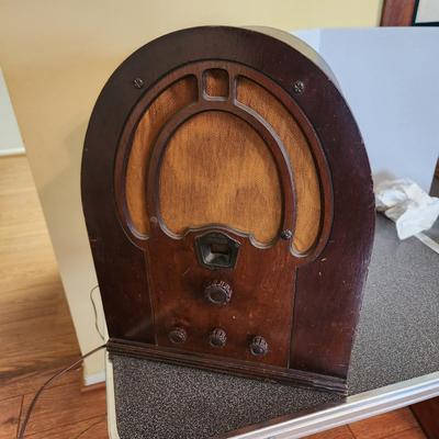 Vintage Philco Tombstone Radio Tabletop Superheterodyne Type 60 Powers up