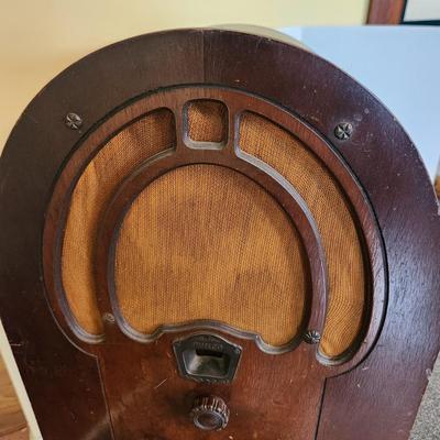 Vintage Philco Tombstone Radio Tabletop Superheterodyne Type 60 Powers up