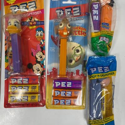 PEZ DISPENSER Lot - Disney, Characters - Tigger, Winnie the Pooh, Donald Duck,, Mickey Mouwe, etc