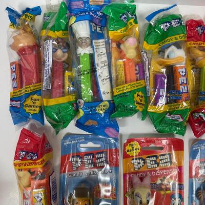 PEZ DISPENSER Lot - Disney, Characters - Tigger, Winnie the Pooh, Donald Duck,, Mickey Mouwe, etc