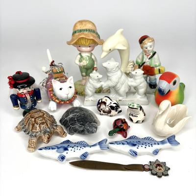 Vintage Lot of 16 Various Small Trinkets