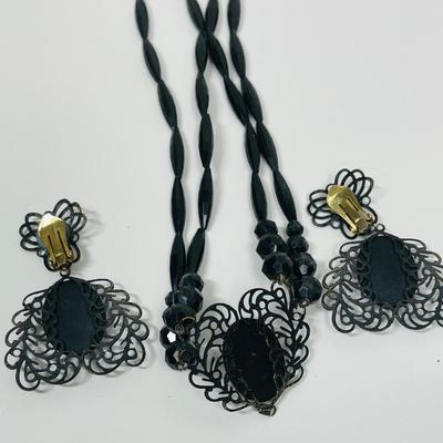 Vintage Jewelry Set - Necklace and Earrings - Black Oval stones/beads