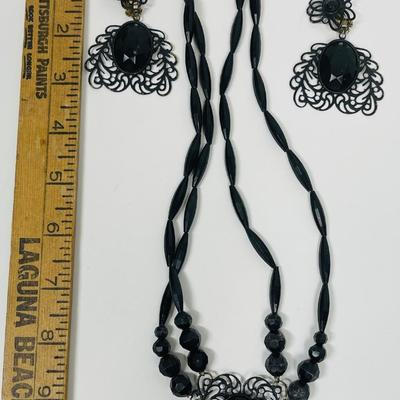 Vintage Jewelry Set - Necklace and Earrings - Black Oval stones/beads