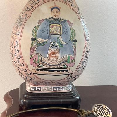 LR11-oriental lamp with additional harp and finial