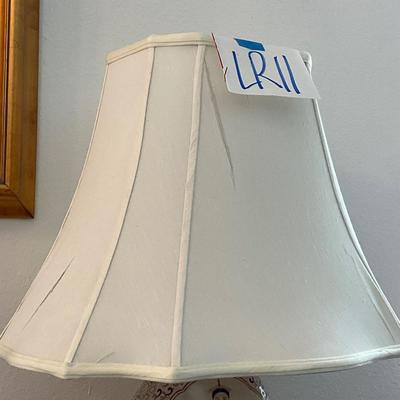 LR11-oriental lamp with additional harp and finial