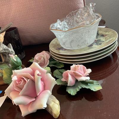 LR12-miscellaneous figurines and decor