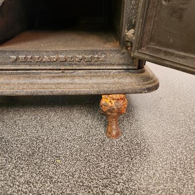Little Willie Abbott & Noble Philadelphia Cast Iron Toy Stove missing 1 leg