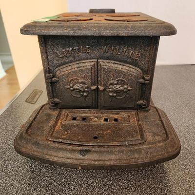 Little Willie Abbott & Noble Philadelphia Cast Iron Toy Stove missing 1 leg