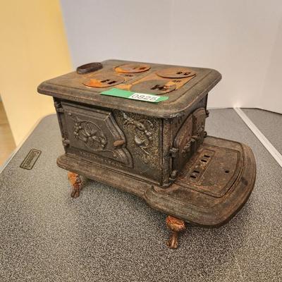 Little Willie Abbott & Noble Philadelphia Cast Iron Toy Stove missing 1 leg