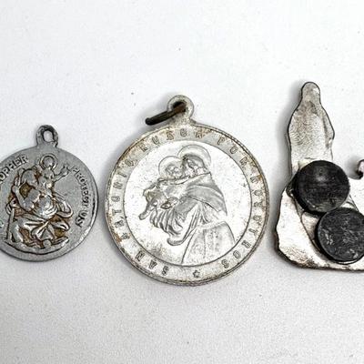 Lot of Small Religious Items and Pendants