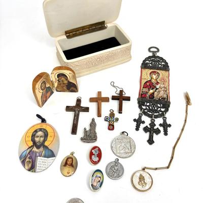 Lot of Small Religious Items and Pendants