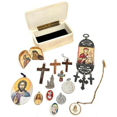 Lot of Small Religious Items and Pendants