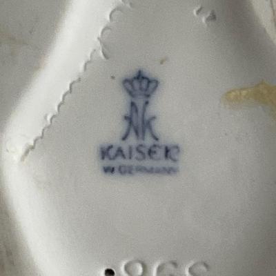 LR16- vintage Kaiser mother and child large porcelain figurine